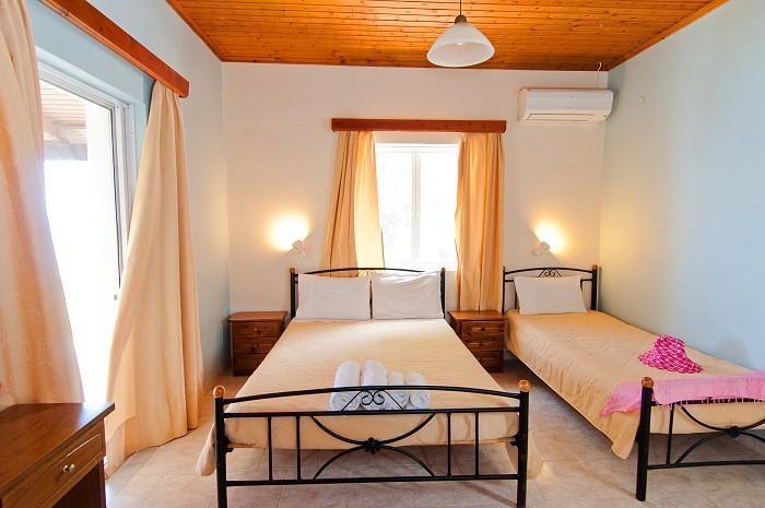 Arba Rooms Marathiás الغرفة الصورة