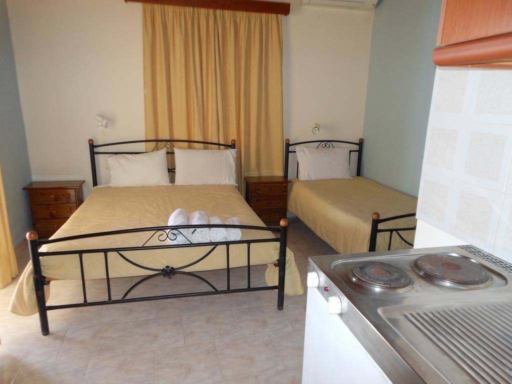 Arba Rooms Marathiás الغرفة الصورة